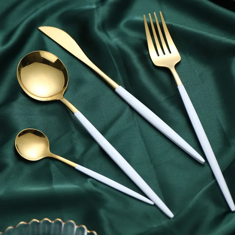 Juego de cubiertos de acero inoxidable con tenedor, cuchara, cuchillo y palillos