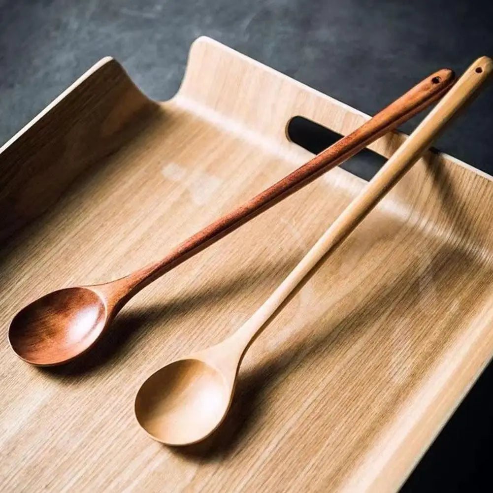 Cuchara de servir de madera con mango largo